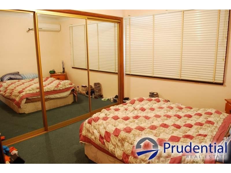 17/2-4 Whipbird Avenue, Ingleburn NSW 2565