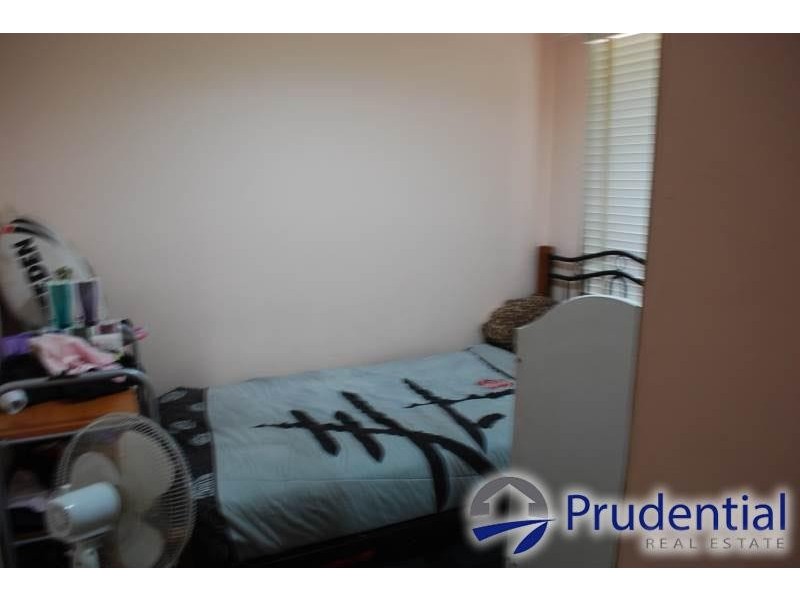 17/2-4 Whipbird Avenue, Ingleburn NSW 2565