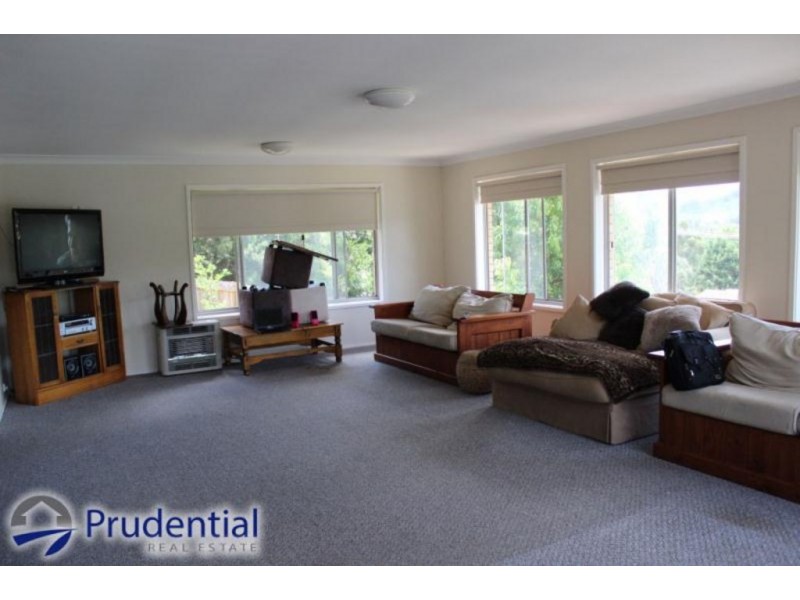 15 Picton Avenue, Picton NSW 2571