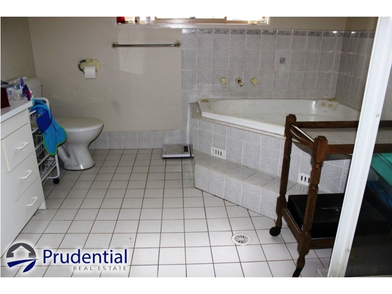3 Cochrane Street, Minto NSW 2566