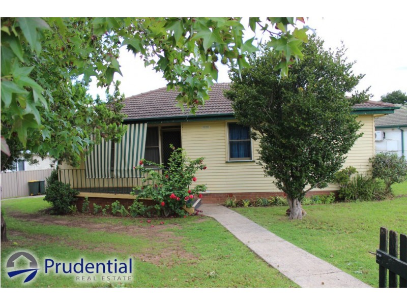 2 Milton Cres, Leumeah NSW 2560