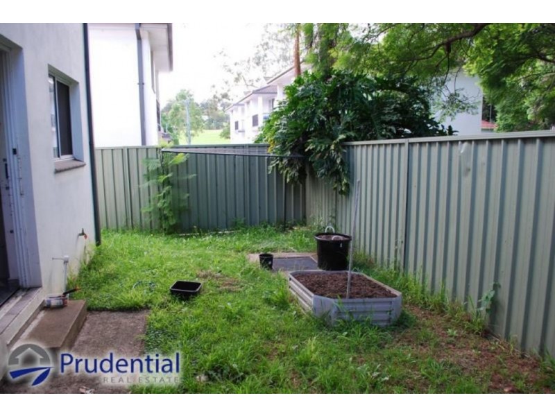 2/74 Bradbury Avenue, Campbelltown NSW 2560