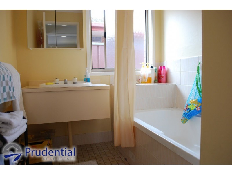 24B Glendower Street, Rosemeadow NSW 2560