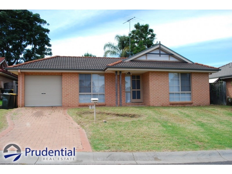 7 Dwyer Place, St Helens Park NSW 2560