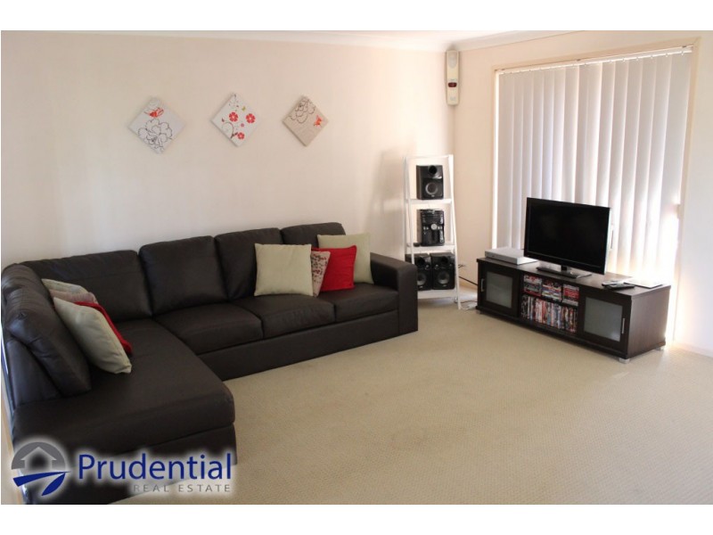 7 Dwyer Place, St Helens Park NSW 2560