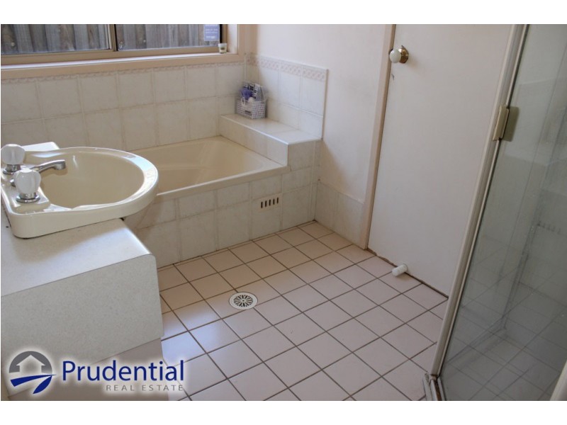 7 Dwyer Place, St Helens Park NSW 2560