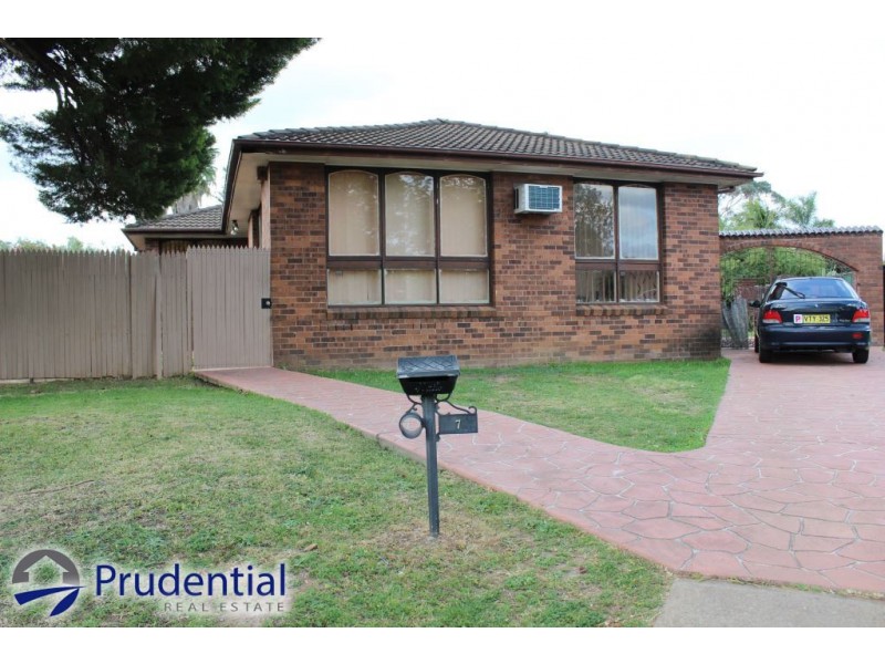 7 Motu Place, Glenfield NSW 2167
