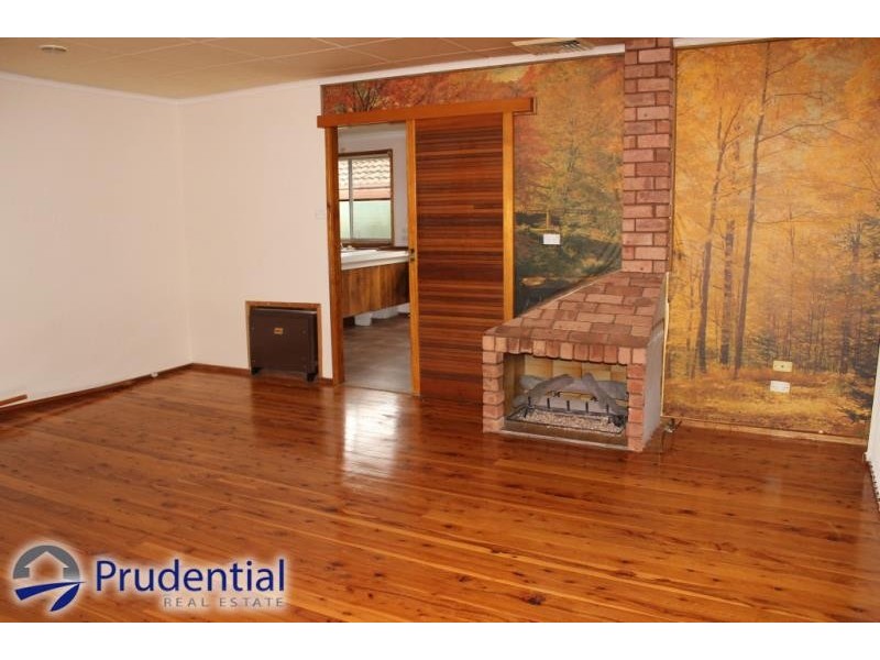 28 Roland Street, Bossley Park NSW 2176