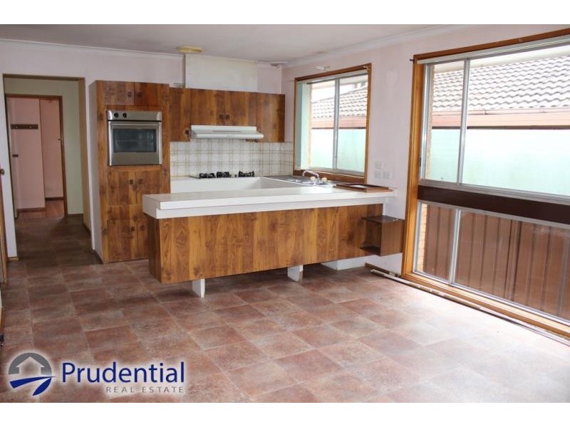 28 Roland Street, Bossley Park NSW 2176