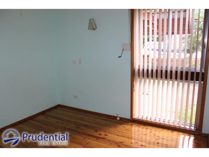 28 Roland Street, Bossley Park NSW 2176