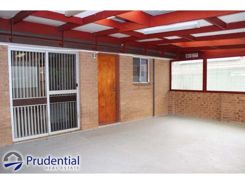 28 Roland Street, Bossley Park NSW 2176