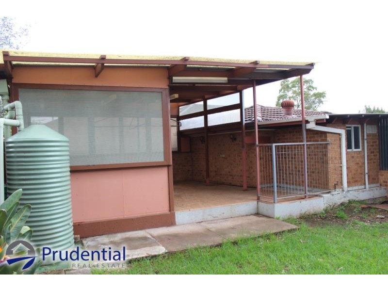 28 Roland Street, Bossley Park NSW 2176