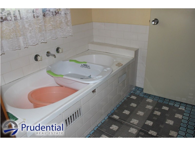 32 Parkhill Avenue, Leumeah NSW 2560