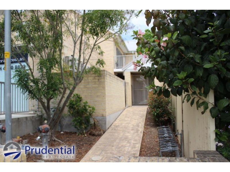 6/13 Chamberlain Street, Campbelltown NSW 2560