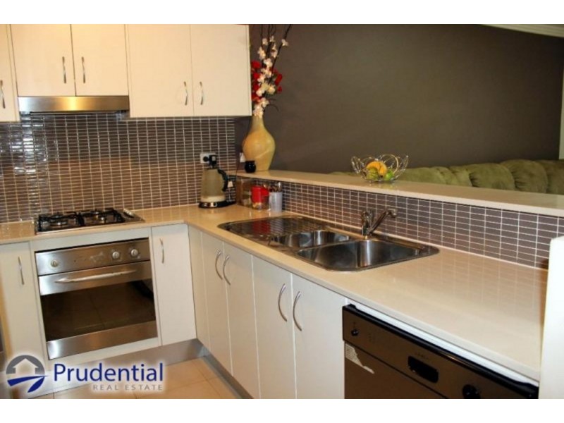 6/13 Chamberlain Street, Campbelltown NSW 2560