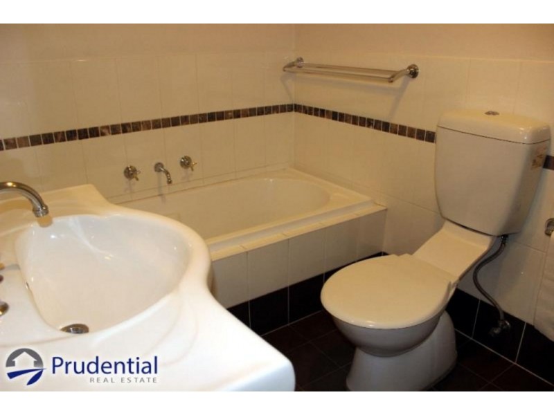 6/13 Chamberlain Street, Campbelltown NSW 2560