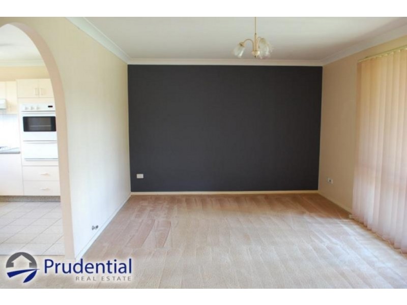 42 Potoroo Avenue, St Helens Park NSW 2560