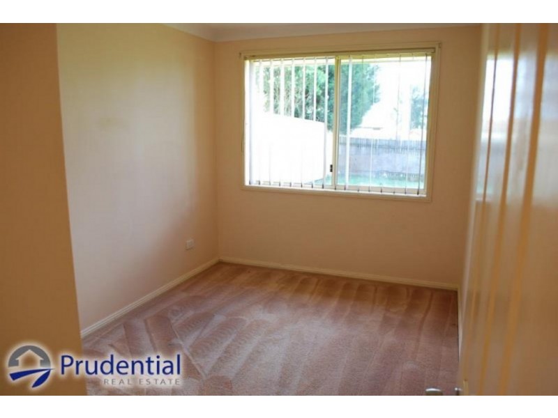 42 Potoroo Avenue, St Helens Park NSW 2560