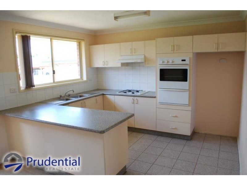 42 Potoroo Avenue, St Helens Park NSW 2560