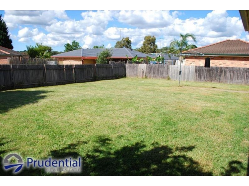 42 Potoroo Avenue, St Helens Park NSW 2560