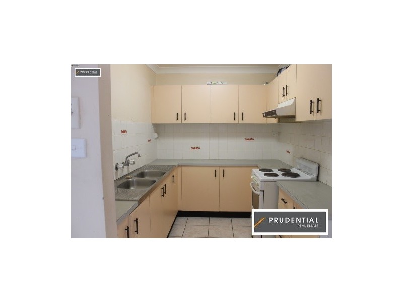 2/5 Macquarie Avenue, Campbelltown NSW 2560