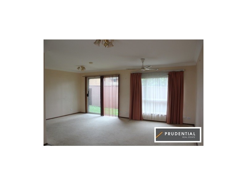 2/5 Macquarie Avenue, Campbelltown NSW 2560