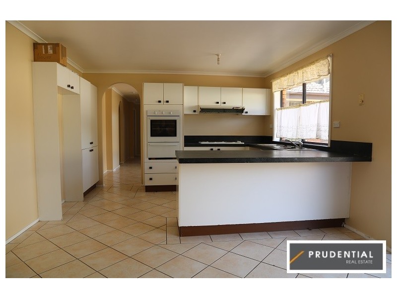 8 Octavia Avenue, Rosemeadow NSW 2560