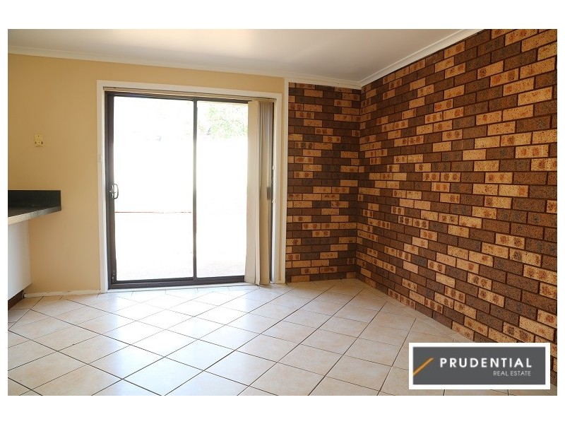 8 Octavia Avenue, Rosemeadow NSW 2560