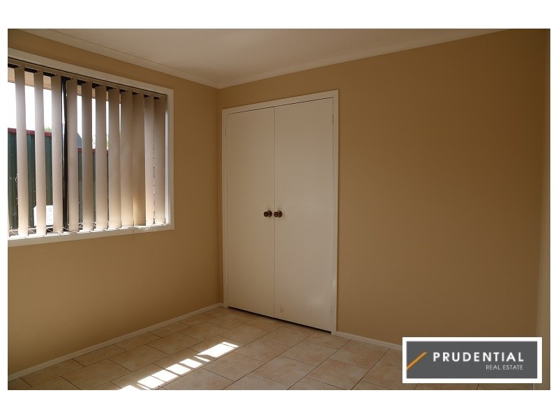 8 Octavia Avenue, Rosemeadow NSW 2560