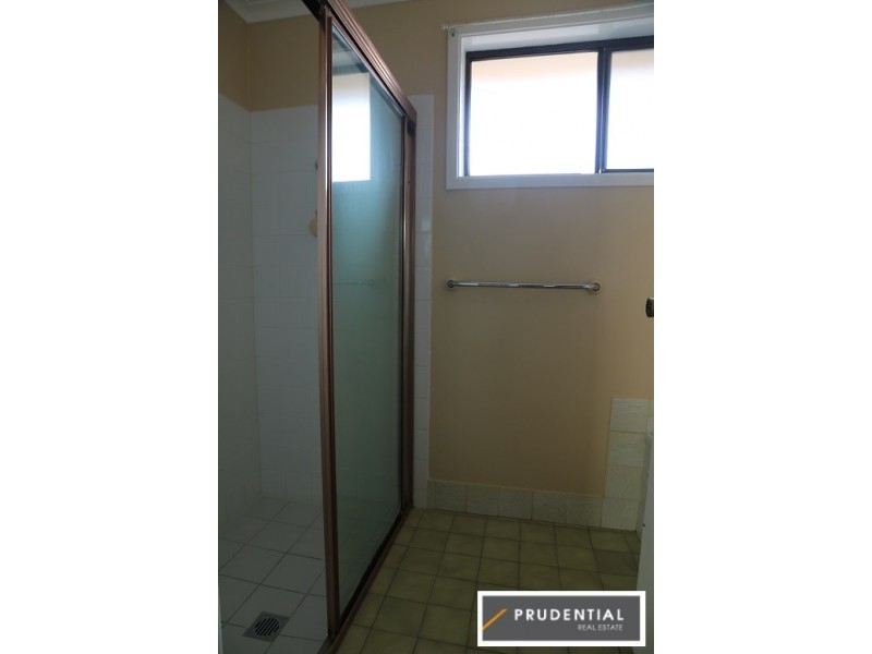 8 Octavia Avenue, Rosemeadow NSW 2560