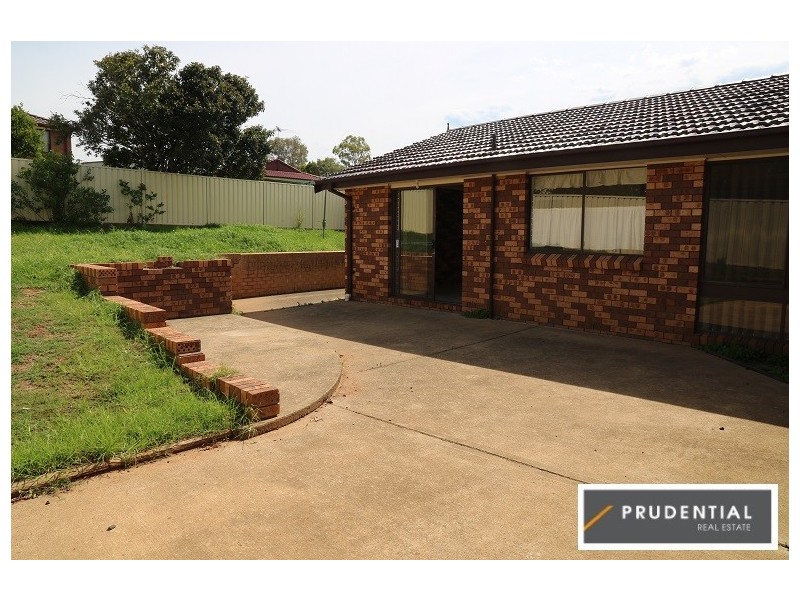 8 Octavia Avenue, Rosemeadow NSW 2560