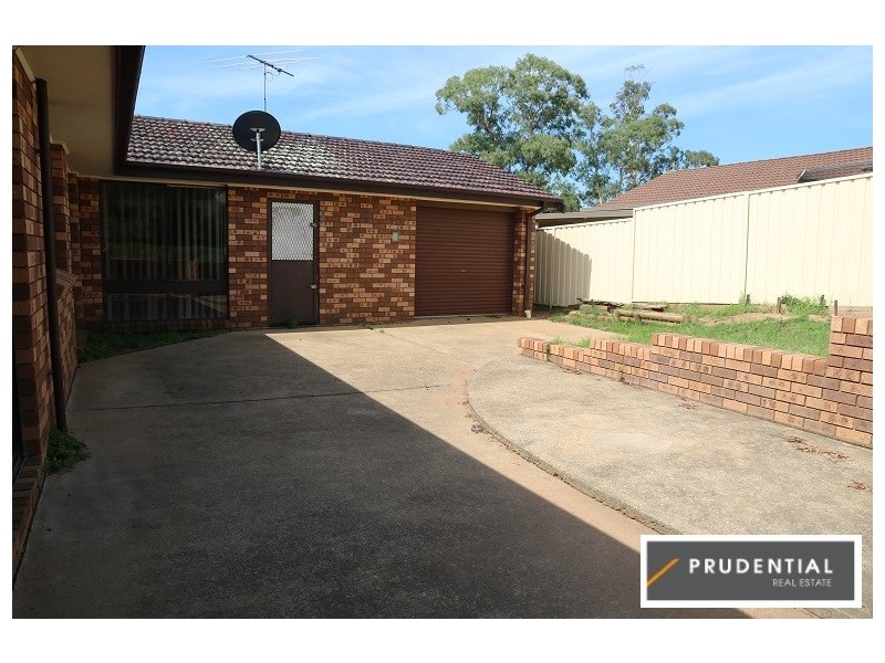 8 Octavia Avenue, Rosemeadow NSW 2560