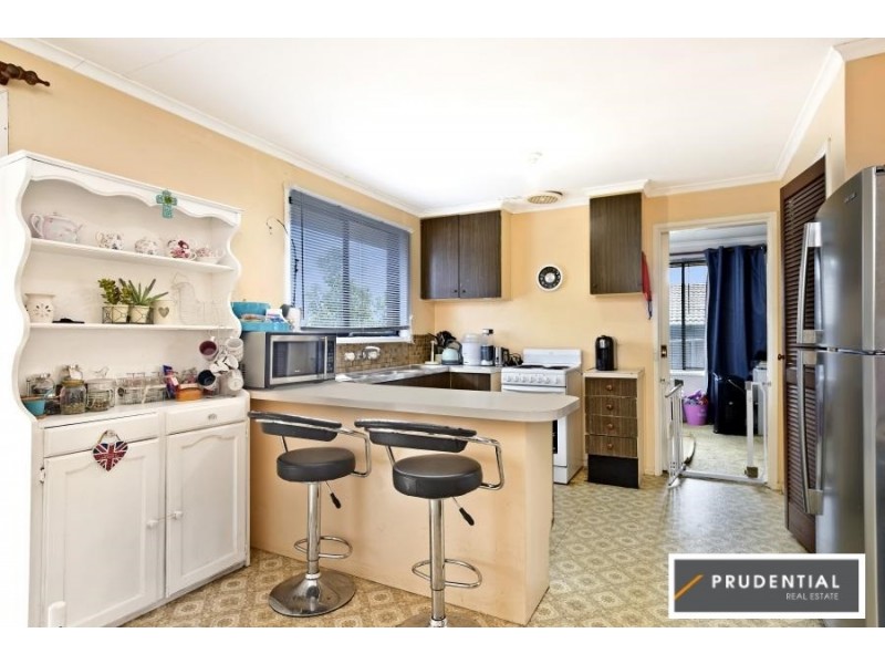 30 Bimbadeen Avenue, Bradbury NSW 2560