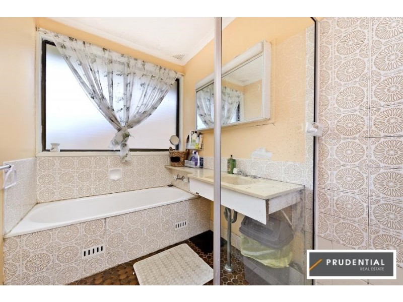 30 Bimbadeen Avenue, Bradbury NSW 2560