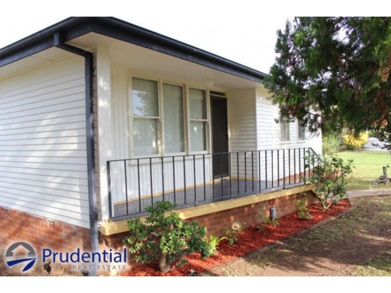 2 Milton Crescent, Leumeah NSW 2560