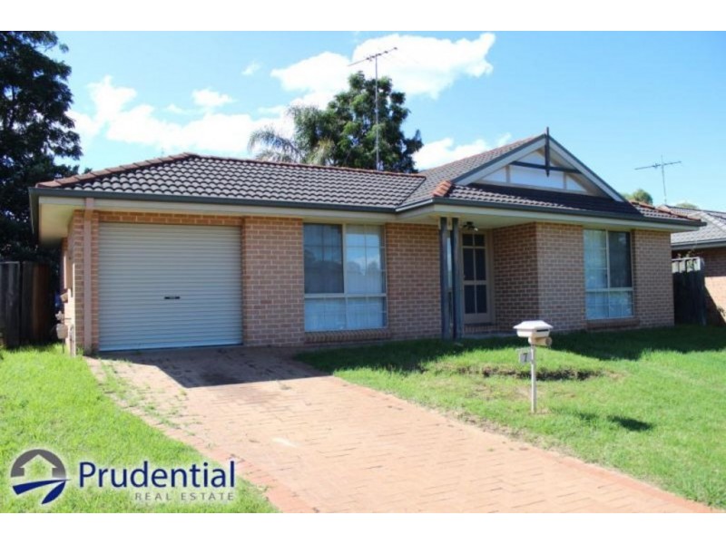 7 Dwyer Place, St Helens Park NSW 2560