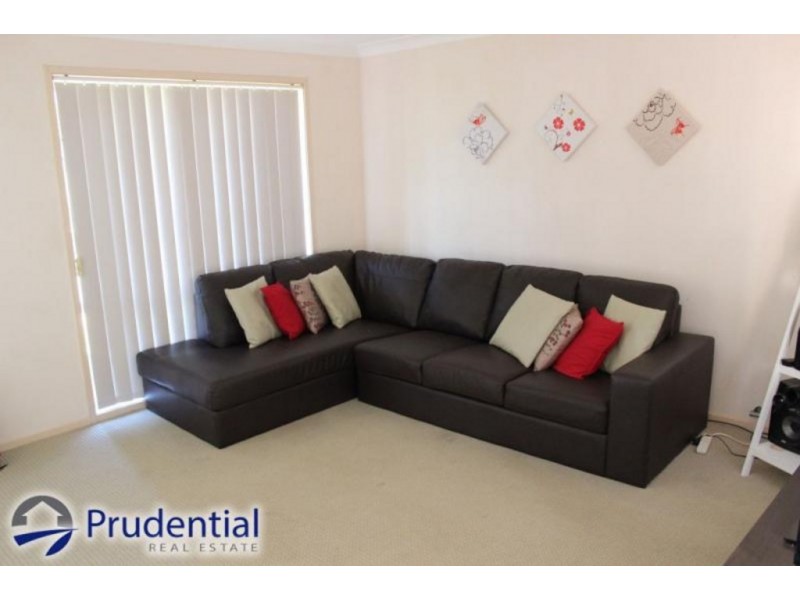 7 Dwyer Place, St Helens Park NSW 2560