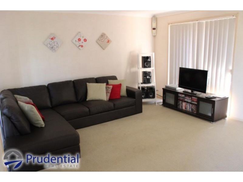 7 Dwyer Place, St Helens Park NSW 2560