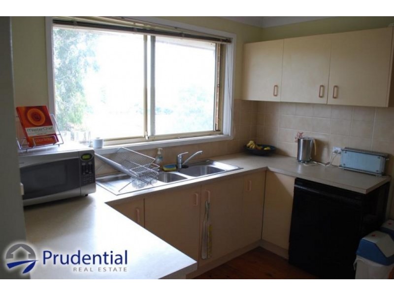 2/7 Clareville Close, Woodbine NSW 2560