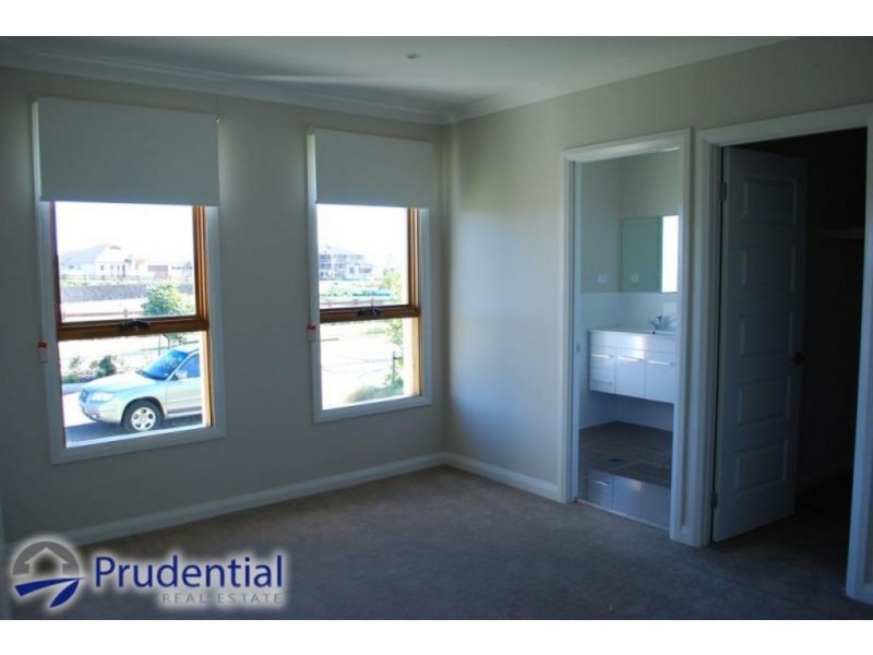 1/37 Donovan Boulevard, Gregory Hills NSW 2557