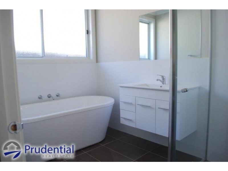 1/37 Donovan Boulevard, Gregory Hills NSW 2557