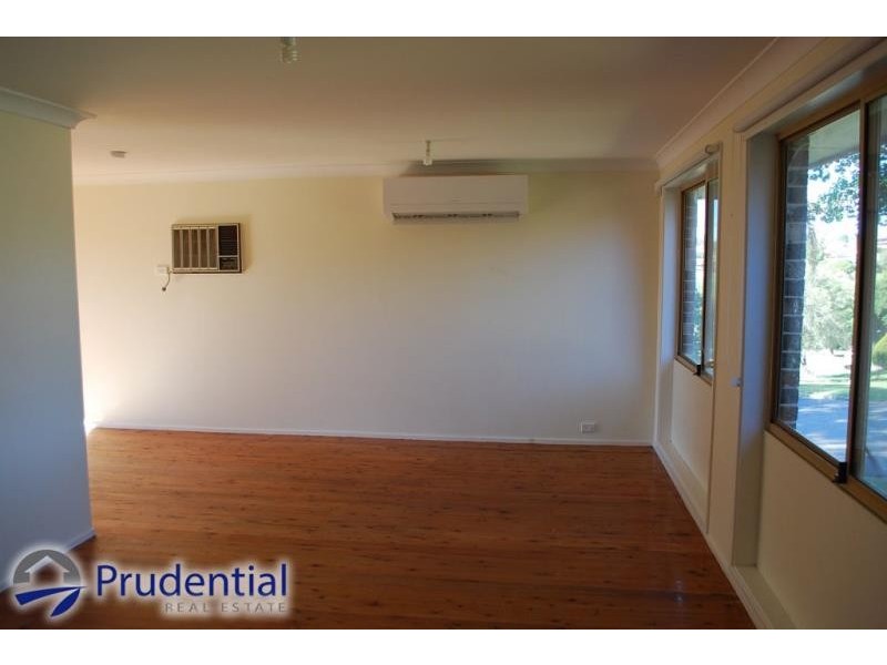 6 Ohio Place Kearns, Kearns NSW 2558