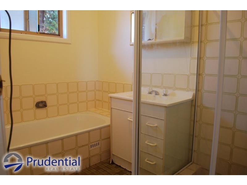 6 Ohio Place Kearns, Kearns NSW 2558