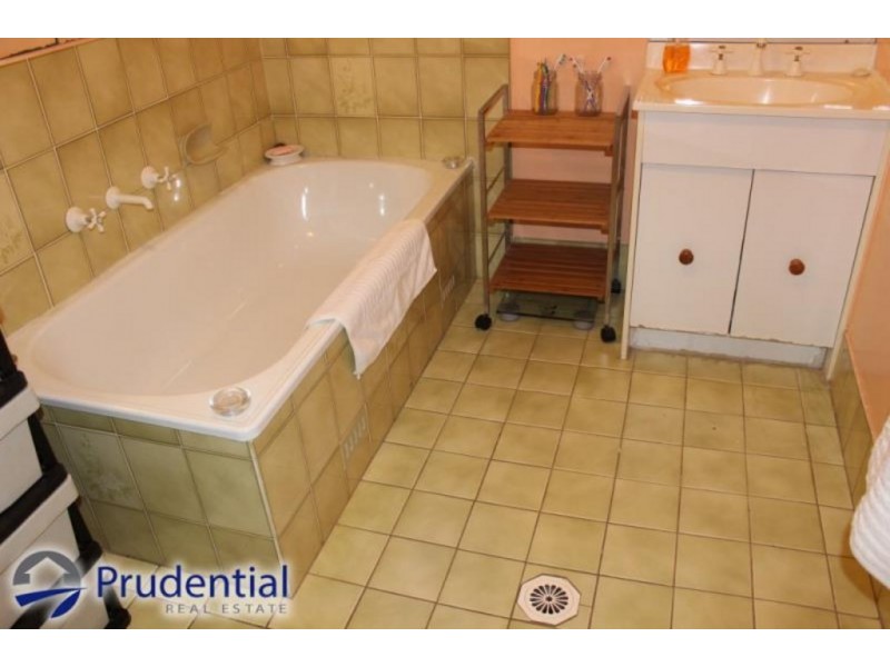 21 Clennam Avenue, Ambarvale NSW 2560