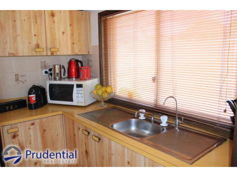 1 Fitzgibbon Lane, Rosemeadow NSW 2560