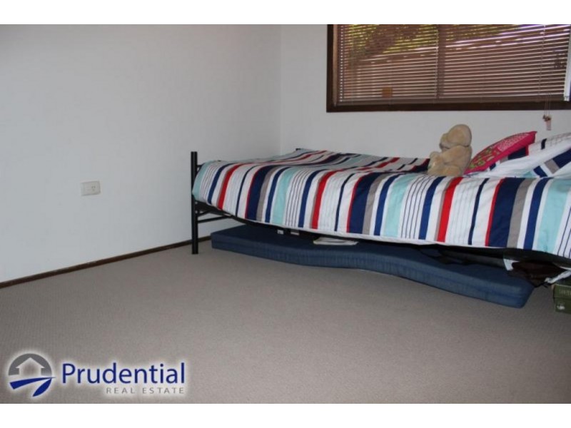 1 Fitzgibbon Lane, Rosemeadow NSW 2560