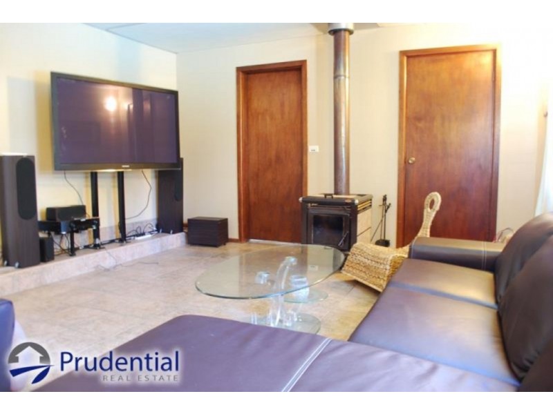 6 Aston Place, Leumeah NSW 2560