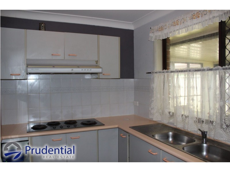 1/2 Falstaff Place, Rosemeadow NSW 2560