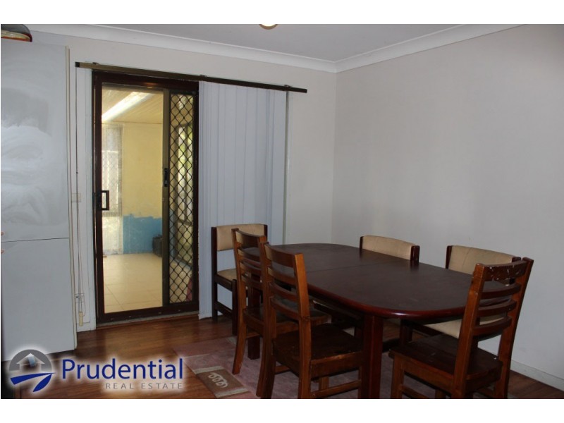 1/2 Falstaff Place, Rosemeadow NSW 2560