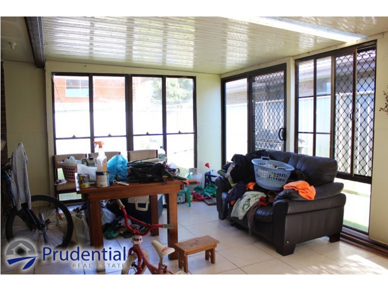 1/2 Falstaff Place, Rosemeadow NSW 2560